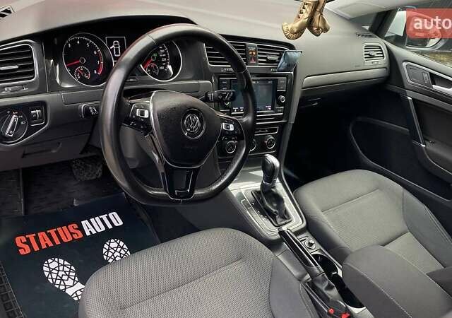 Белый Фольксваген Гольф, объемом двигателя 1.8 л и пробегом 105 тыс. км за 13000 $, фото 11 на Automoto.ua