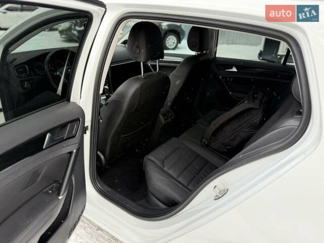 Белый Фольксваген Гольф, объемом двигателя 1.8 л и пробегом 111 тыс. км за 17000 $, фото 14 на Automoto.ua