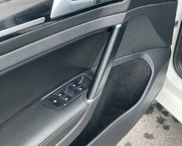 Білий Фольксваген Гольф, об'ємом двигуна 1.8 л та пробігом 157 тис. км за 13000 $, фото 11 на Automoto.ua