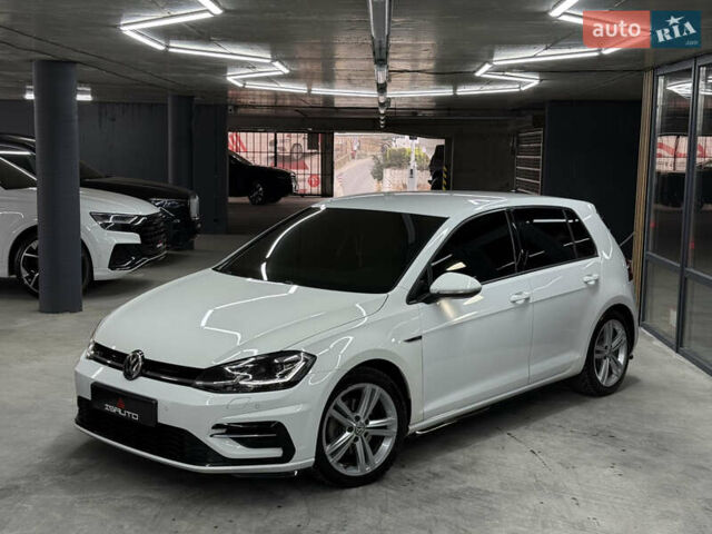 Белый Фольксваген Гольф, объемом двигателя 1.6 л и пробегом 157 тыс. км за 16500 $, фото 3 на Automoto.ua