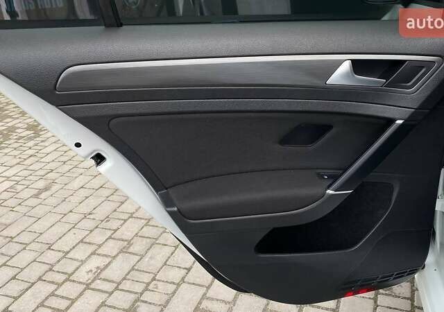 Белый Фольксваген Гольф, объемом двигателя 1.8 л и пробегом 105 тыс. км за 13000 $, фото 27 на Automoto.ua