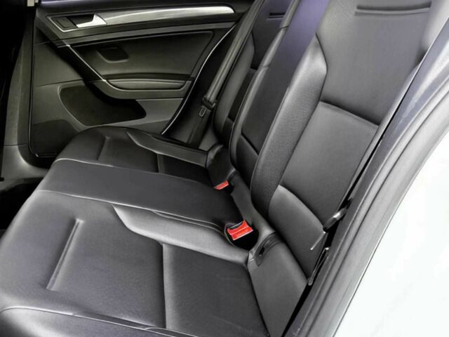 Белый Фольксваген Гольф, объемом двигателя 1.8 л и пробегом 33 тыс. км за 6000 $, фото 10 на Automoto.ua