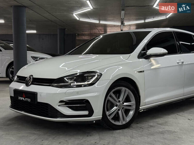 Белый Фольксваген Гольф, объемом двигателя 1.6 л и пробегом 157 тыс. км за 16500 $, фото 5 на Automoto.ua