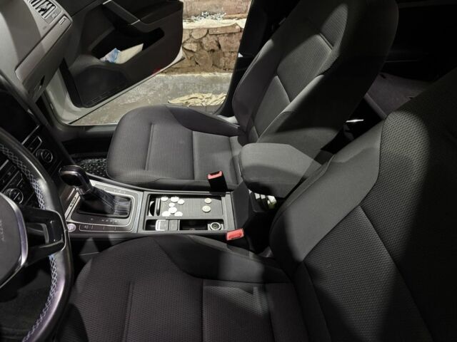 Белый Фольксваген Гольф, объемом двигателя 0 л и пробегом 110 тыс. км за 13800 $, фото 3 на Automoto.ua