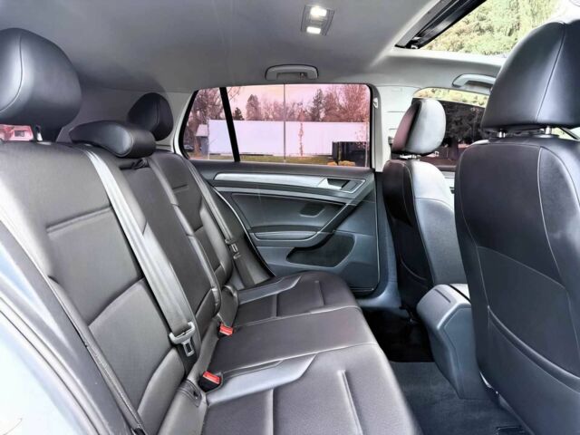 Белый Фольксваген Гольф, объемом двигателя 1.8 л и пробегом 33 тыс. км за 6000 $, фото 9 на Automoto.ua