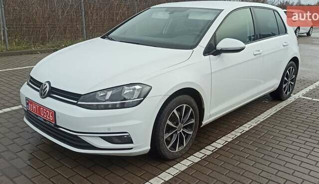 Белый Фольксваген Гольф, объемом двигателя 1.6 л и пробегом 200 тыс. км за 15500 $, фото 2 на Automoto.ua