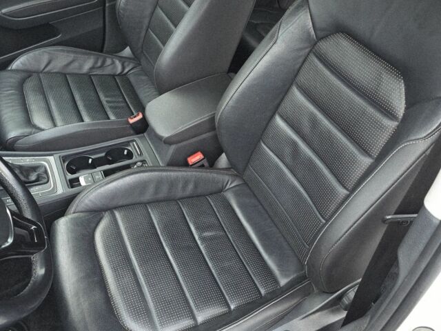 Белый Фольксваген Гольф, объемом двигателя 0 л и пробегом 138 тыс. км за 13900 $, фото 4 на Automoto.ua