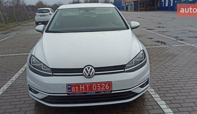 Белый Фольксваген Гольф, объемом двигателя 1.6 л и пробегом 200 тыс. км за 15500 $, фото 1 на Automoto.ua