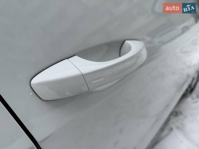 Белый Фольксваген Гольф, объемом двигателя 1.8 л и пробегом 111 тыс. км за 17000 $, фото 21 на Automoto.ua