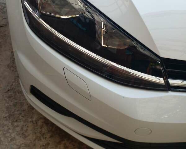 Белый Фольксваген Гольф, объемом двигателя 1 л и пробегом 30 тыс. км за 14200 $, фото 1 на Automoto.ua