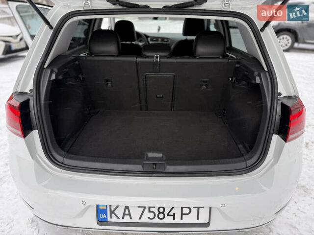 Белый Фольксваген Гольф, объемом двигателя 1.8 л и пробегом 111 тыс. км за 17000 $, фото 16 на Automoto.ua