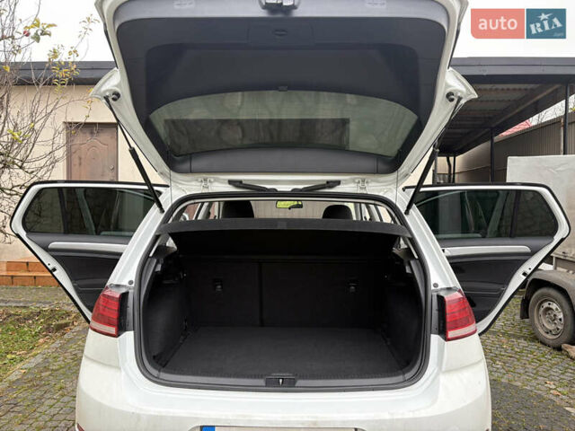 Белый Фольксваген Гольф, объемом двигателя 1.4 л и пробегом 97 тыс. км за 14800 $, фото 17 на Automoto.ua