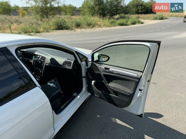 Белый Фольксваген Гольф, объемом двигателя 1.5 л и пробегом 301 тыс. км за 13999 $, фото 11 на Automoto.ua