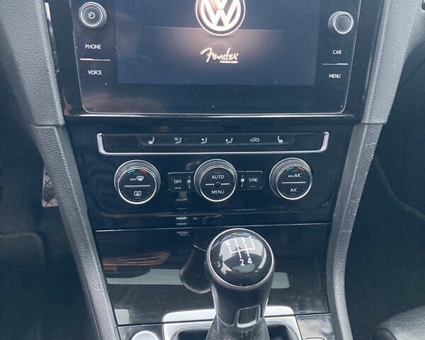 Белый Фольксваген Гольф, объемом двигателя 1.8 л и пробегом 157 тыс. км за 10500 $, фото 12 на Automoto.ua