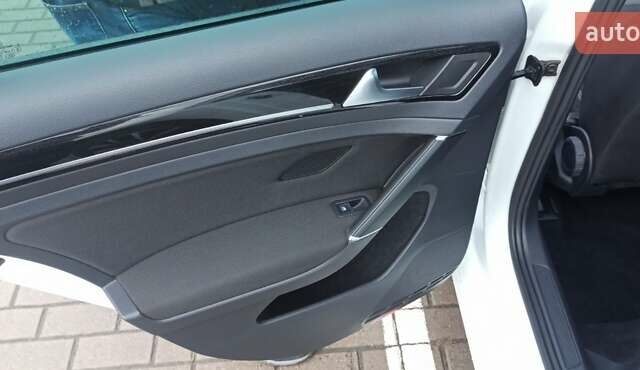 Белый Фольксваген Гольф, объемом двигателя 1.6 л и пробегом 200 тыс. км за 15500 $, фото 12 на Automoto.ua