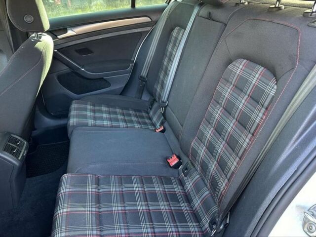 Белый Фольксваген Гольф, объемом двигателя 0 л и пробегом 101 тыс. км за 8800 $, фото 8 на Automoto.ua