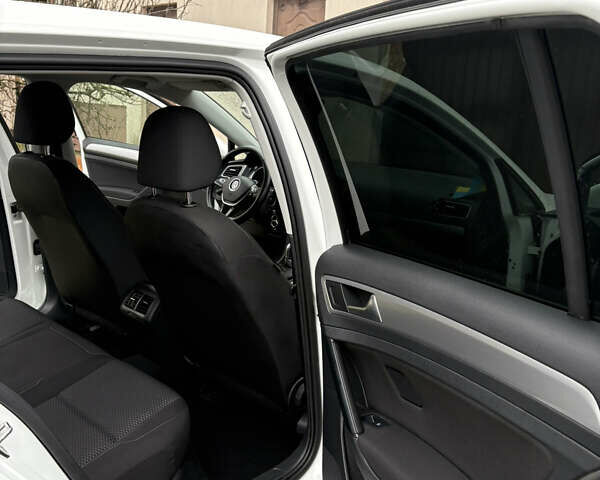 Белый Фольксваген Гольф, объемом двигателя 1.4 л и пробегом 97 тыс. км за 14800 $, фото 16 на Automoto.ua