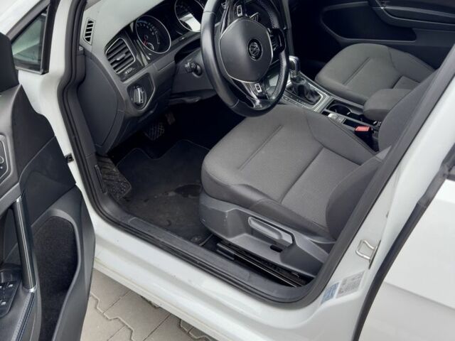 Белый Фольксваген Гольф, объемом двигателя 0 л и пробегом 50 тыс. км за 11500 $, фото 2 на Automoto.ua