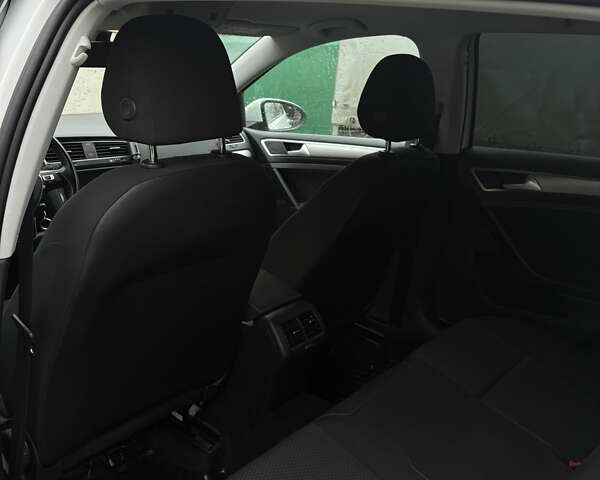 Белый Фольксваген Гольф, объемом двигателя 1.4 л и пробегом 97 тыс. км за 14800 $, фото 11 на Automoto.ua