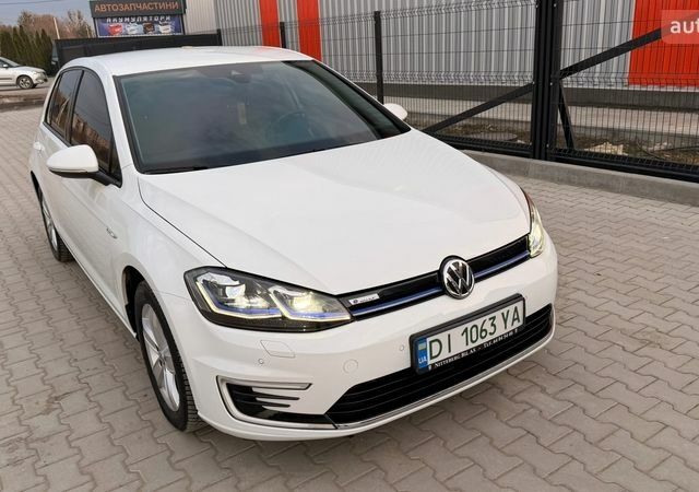 Белый Фольксваген Гольф, объемом двигателя 0 л и пробегом 98 тыс. км за 15200 $, фото 1 на Automoto.ua