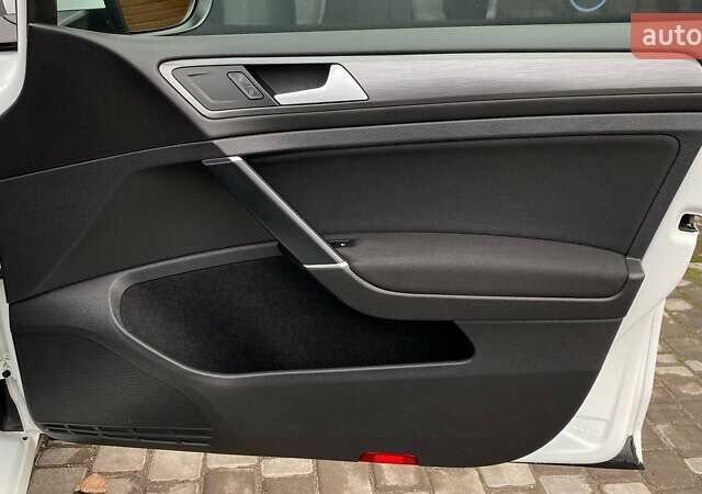 Белый Фольксваген Гольф, объемом двигателя 1.8 л и пробегом 105 тыс. км за 13000 $, фото 32 на Automoto.ua