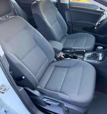 Белый Фольксваген Гольф, объемом двигателя 1.8 л и пробегом 70 тыс. км за 13700 $, фото 37 на Automoto.ua