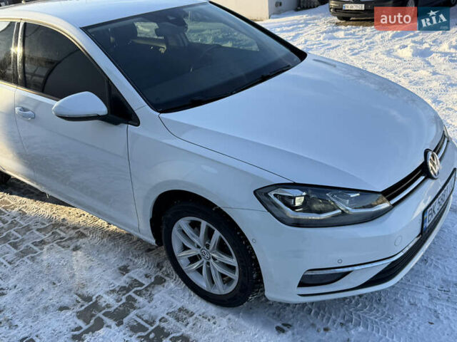 Белый Фольксваген Гольф, объемом двигателя 1.5 л и пробегом 129 тыс. км за 17500 $, фото 15 на Automoto.ua