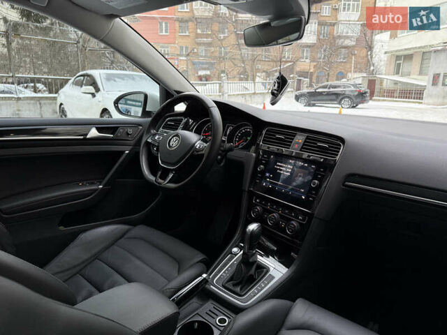 Белый Фольксваген Гольф, объемом двигателя 1.8 л и пробегом 111 тыс. км за 17000 $, фото 19 на Automoto.ua