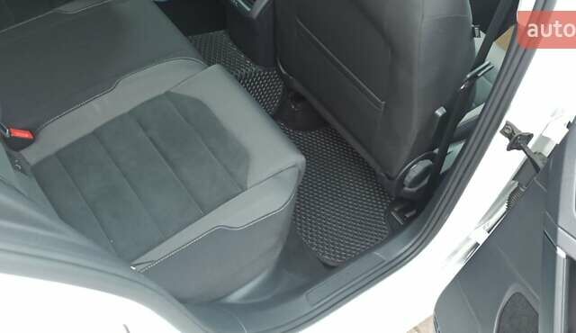 Белый Фольксваген Гольф, объемом двигателя 1.6 л и пробегом 200 тыс. км за 15500 $, фото 11 на Automoto.ua