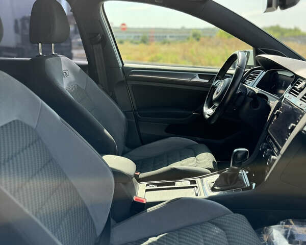 Белый Фольксваген Гольф, объемом двигателя 1.5 л и пробегом 301 тыс. км за 13999 $, фото 10 на Automoto.ua