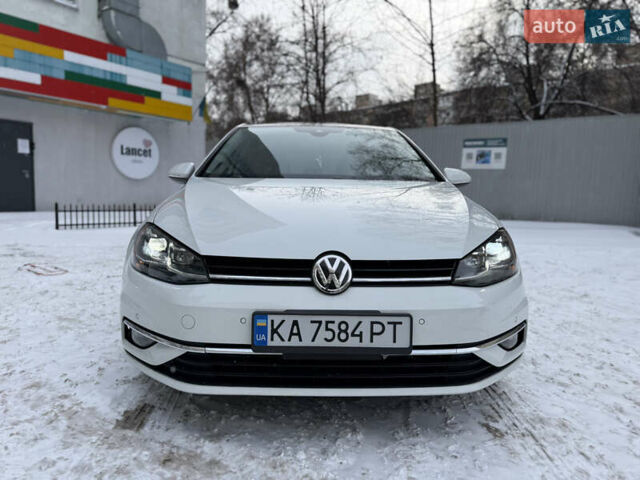 Белый Фольксваген Гольф, объемом двигателя 1.8 л и пробегом 111 тыс. км за 17000 $, фото 1 на Automoto.ua