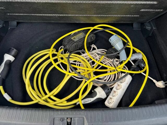 Белый Фольксваген Гольф, объемом двигателя 0 л и пробегом 102 тыс. км за 12200 $, фото 9 на Automoto.ua