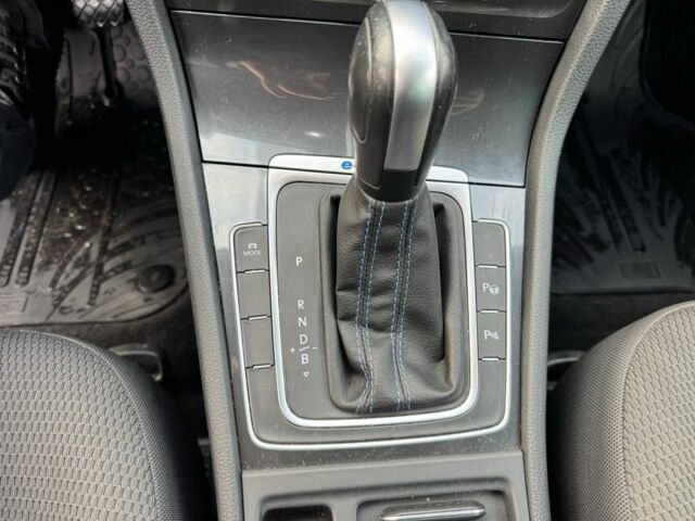 Белый Фольксваген Гольф, объемом двигателя 0 л и пробегом 102 тыс. км за 12200 $, фото 21 на Automoto.ua