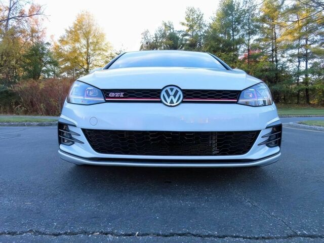 Белый Фольксваген Гольф, объемом двигателя 2 л и пробегом 33 тыс. км за 9900 $, фото 1 на Automoto.ua