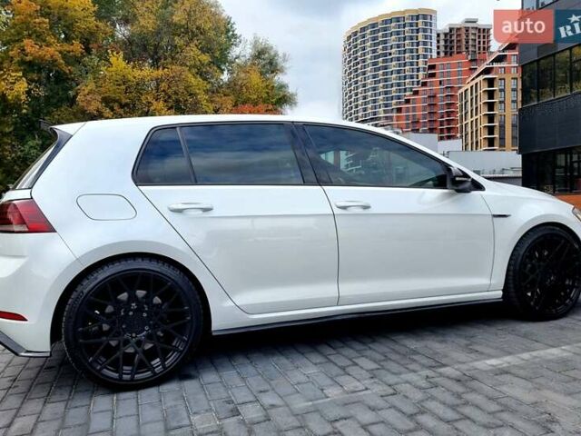 Белый Фольксваген Гольф, объемом двигателя 1.99 л и пробегом 111 тыс. км за 30000 $, фото 2 на Automoto.ua