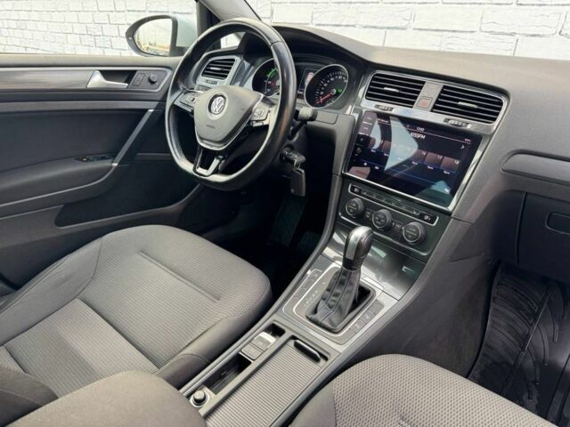 Белый Фольксваген Гольф, объемом двигателя 0 л и пробегом 102 тыс. км за 12200 $, фото 10 на Automoto.ua