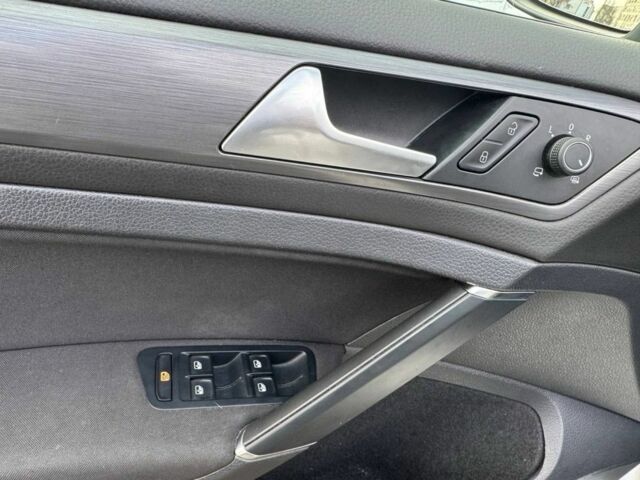 Белый Фольксваген Гольф, объемом двигателя 0 л и пробегом 102 тыс. км за 12200 $, фото 16 на Automoto.ua