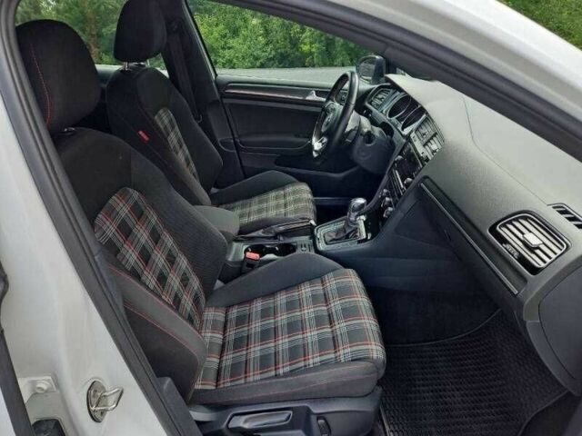 Белый Фольксваген Гольф, объемом двигателя 2 л и пробегом 43 тыс. км за 3500 $, фото 9 на Automoto.ua