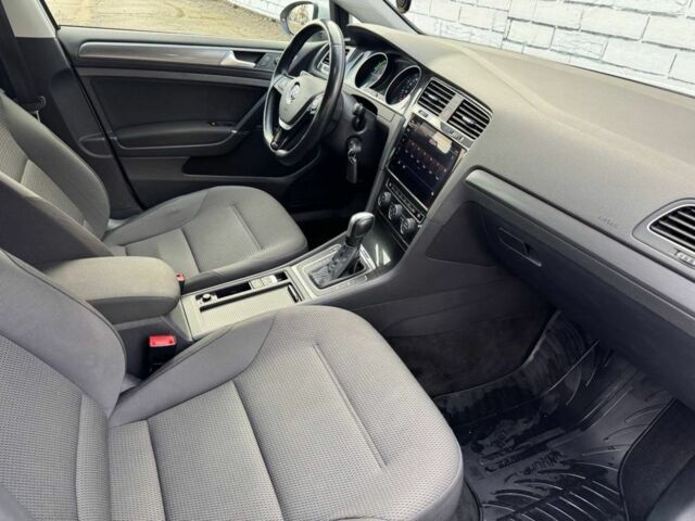 Белый Фольксваген Гольф, объемом двигателя 0 л и пробегом 102 тыс. км за 12200 $, фото 11 на Automoto.ua