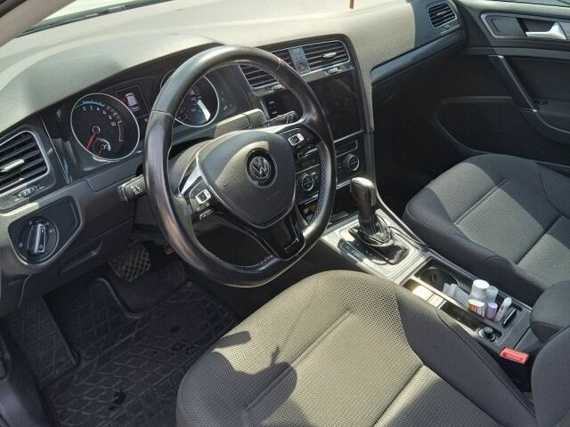 Белый Фольксваген Гольф, объемом двигателя 0 л и пробегом 102 тыс. км за 13300 $, фото 4 на Automoto.ua