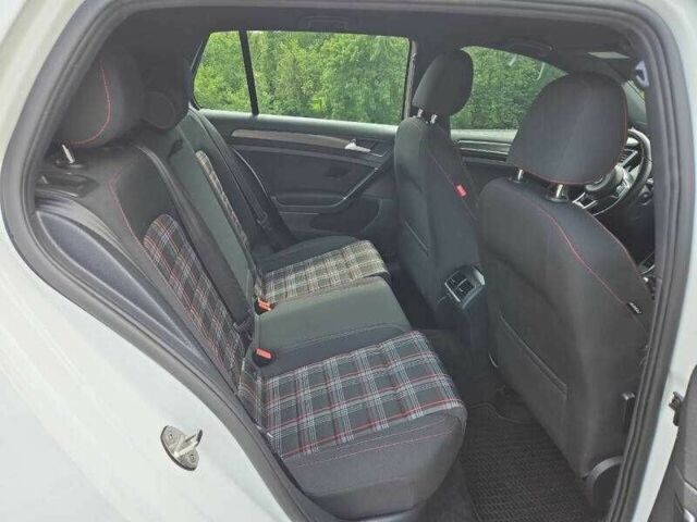 Белый Фольксваген Гольф, объемом двигателя 2 л и пробегом 43 тыс. км за 3500 $, фото 10 на Automoto.ua