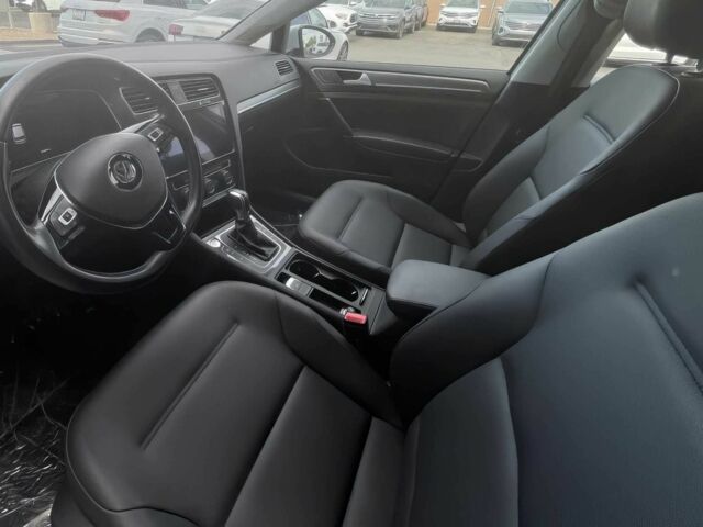 Белый Фольксваген Гольф, объемом двигателя 0 л и пробегом 43 тыс. км за 6000 $, фото 8 на Automoto.ua