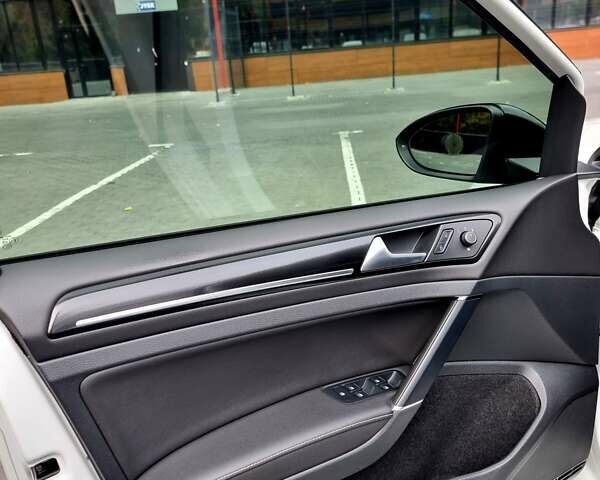 Белый Фольксваген Гольф, объемом двигателя 1.99 л и пробегом 111 тыс. км за 30000 $, фото 12 на Automoto.ua