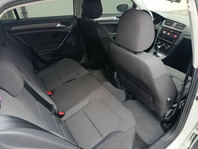 Белый Фольксваген Гольф, объемом двигателя 0 л и пробегом 77 тыс. км за 11500 $, фото 4 на Automoto.ua