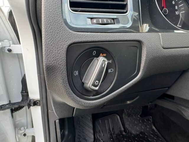 Белый Фольксваген Гольф, объемом двигателя 0 л и пробегом 102 тыс. км за 12200 $, фото 17 на Automoto.ua