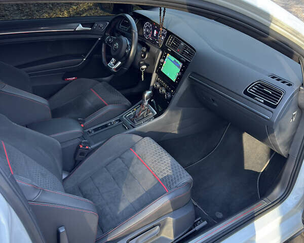 Белый Фольксваген Гольф, объемом двигателя 1.98 л и пробегом 95 тыс. км за 26900 $, фото 15 на Automoto.ua