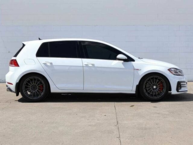 Белый Фольксваген Гольф, объемом двигателя 2 л и пробегом 42 тыс. км за 3250 $, фото 4 на Automoto.ua