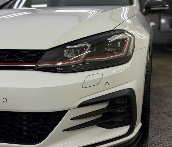 Белый Фольксваген Гольф, объемом двигателя 2 л и пробегом 83 тыс. км за 28200 $, фото 4 на Automoto.ua