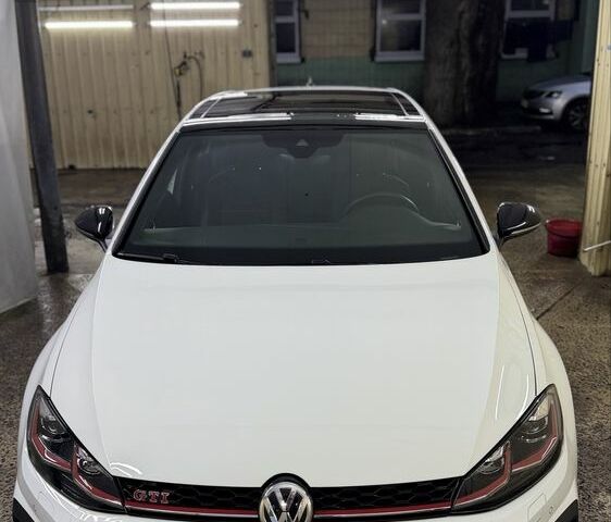 Белый Фольксваген Гольф, объемом двигателя 2 л и пробегом 83 тыс. км за 28200 $, фото 1 на Automoto.ua