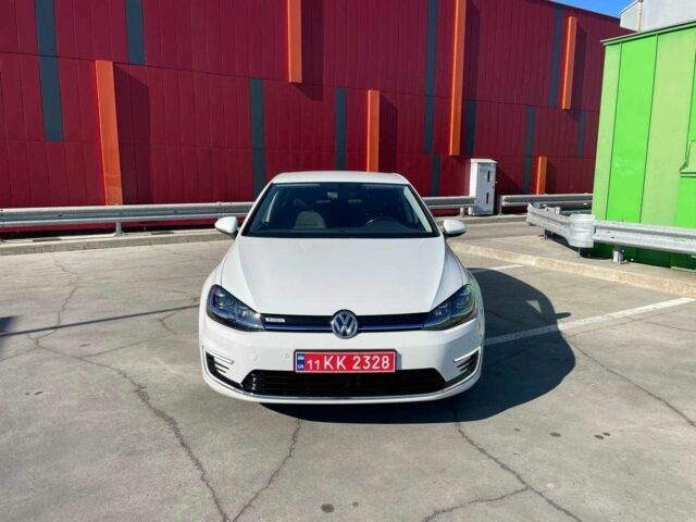 Белый Фольксваген Гольф, объемом двигателя 0 л и пробегом 124 тыс. км за 13400 $, фото 1 на Automoto.ua